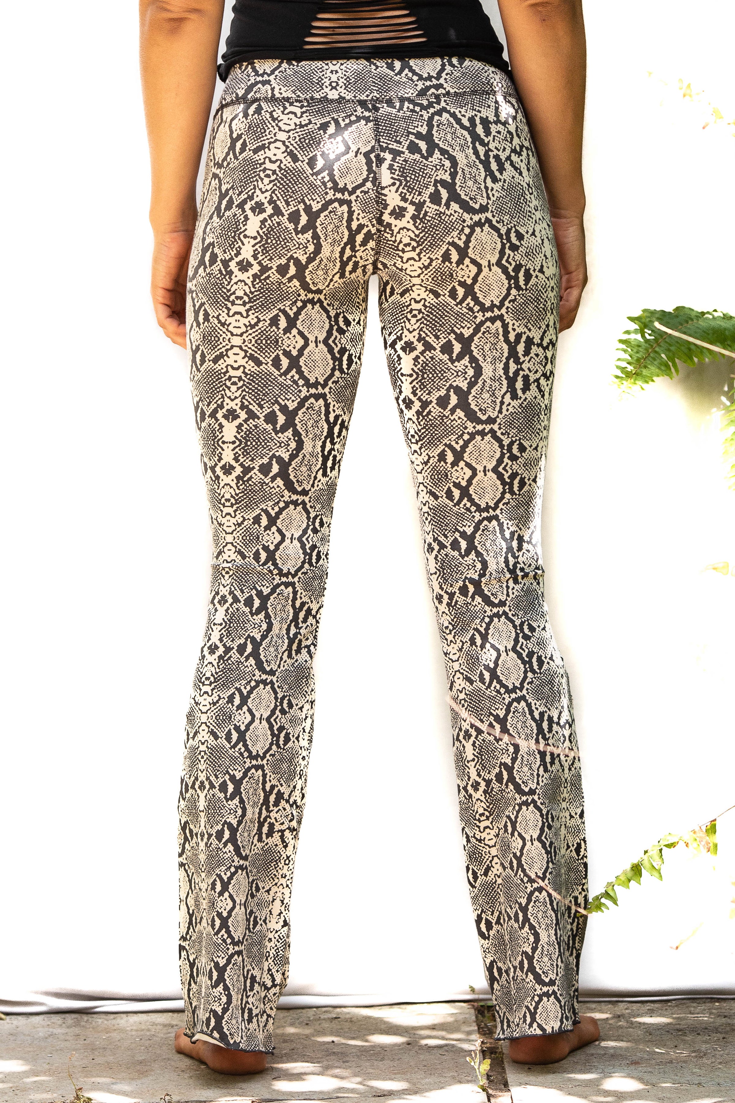 Flared leggings - Snake Cream Brown - FUNKY SIMPLICITY